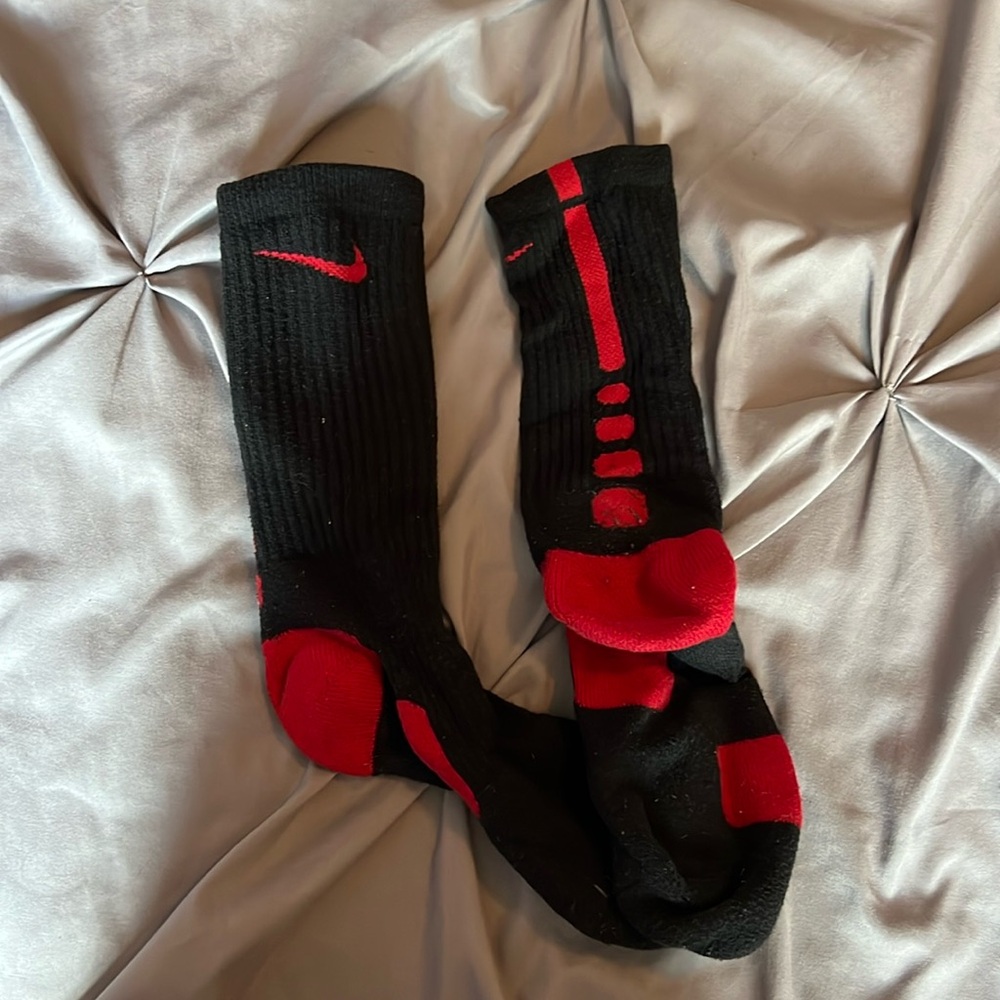 Size medium women’s Nike elite socks
